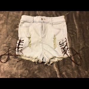 Cute tie up shorts